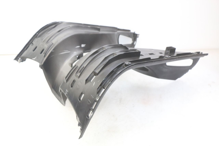 photo de TAPA REPOSAPIES PIAGGIO VESPA GTS SUPER IE 125 (2009 - 2016) - Detalle de la pieza