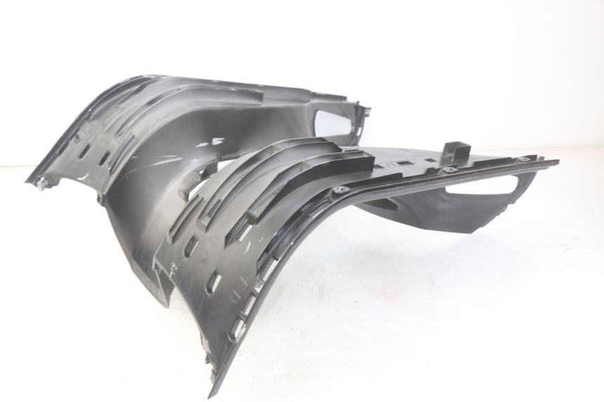 photo de TAPA REPOSAPIES PIAGGIO VESPA GTS SUPER IE 125 (2009 - 2016) - Zoom estado de uso