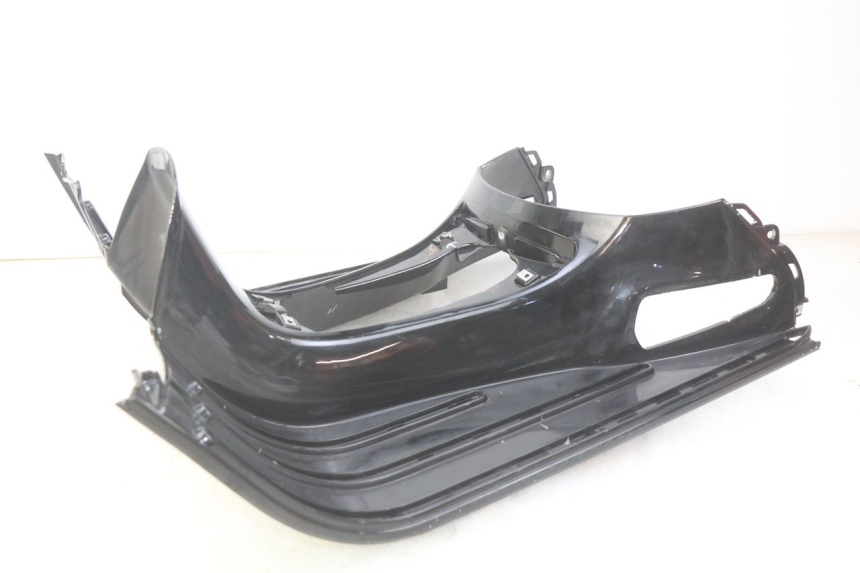 photo de TAPA REPOSAPIES PIAGGIO VESPA GTS SUPER IE 125 (2009 - 2016) - Primer plano técnico