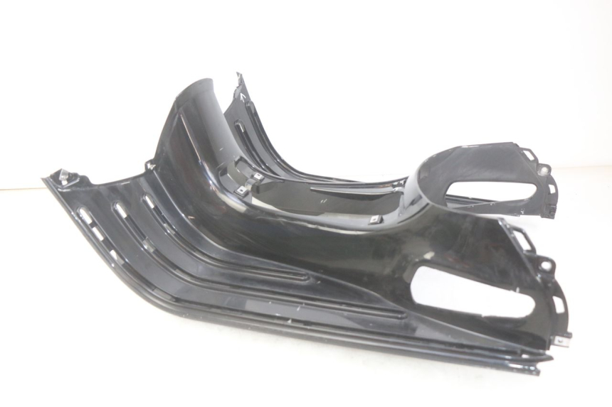 photo de TAPA REPOSAPIES PIAGGIO VESPA GTS SUPER IE 125 (2009 - 2016) - Marcados y referencias originales