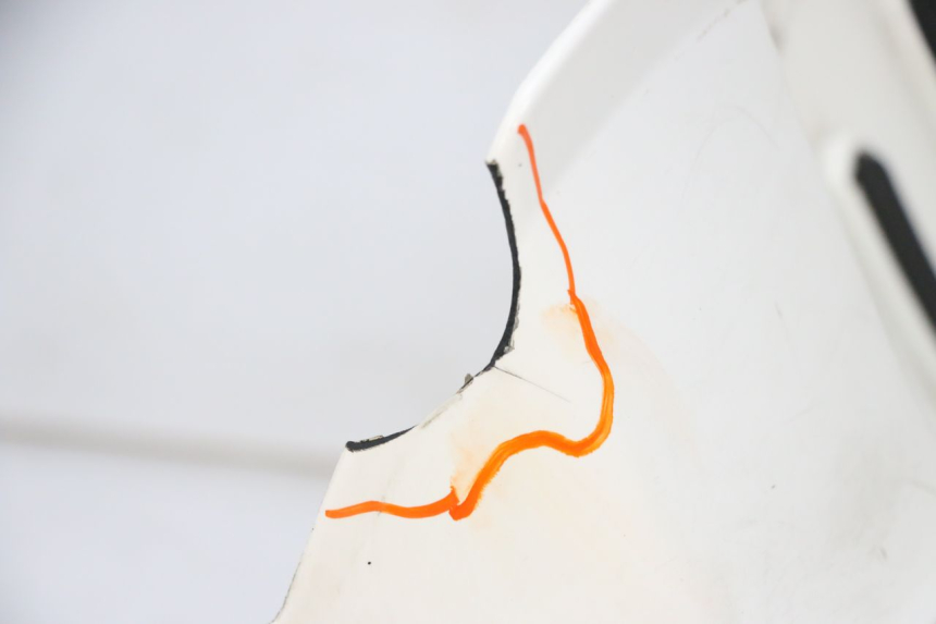 photo de TAPA REPOSAPIES PIAGGIO VESPA GTS SUPER IE 125 (2009 - 2016) - Enfoque en la estructura