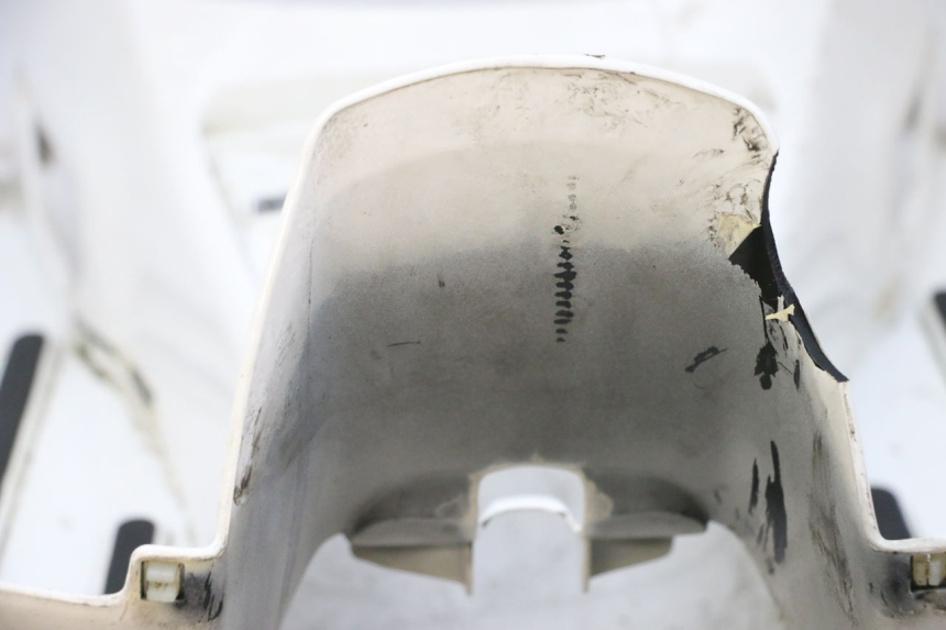 photo de TAPA REPOSAPIES PIAGGIO VESPA GTS SUPER IE 125 (2009 - 2016) - Detalles de los puntos de fijación