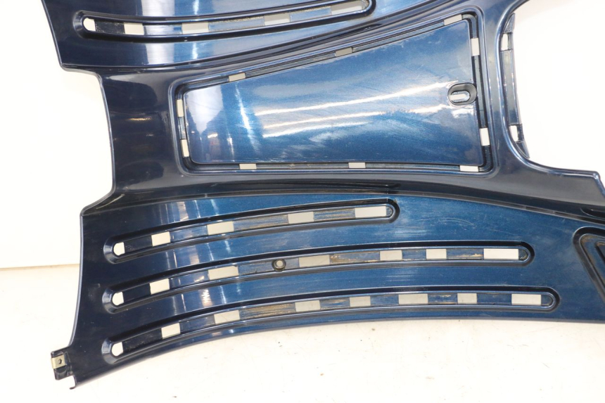 photo de TAPA REPOSAPIES PIAGGIO VESPA LX 125 (2005 - 2010) - Características distintivas