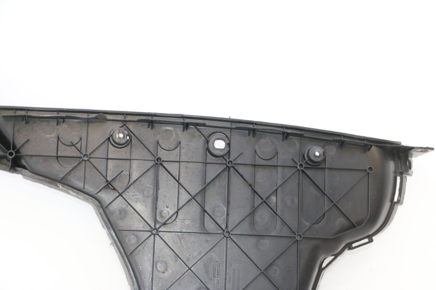photo de ESTRIBO PEUGEOT VIVACITY NEW 2T 50 (2008 - 2017) - Detalles de los puntos de fijación