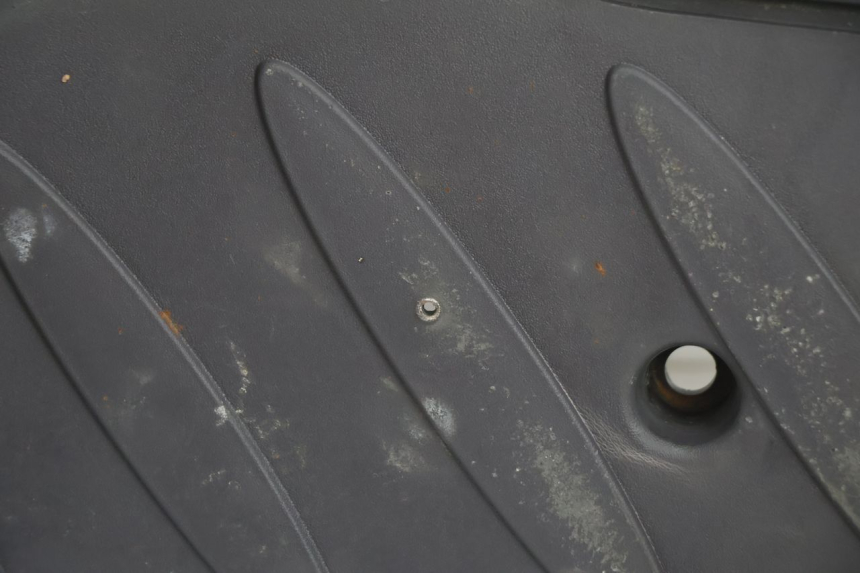 photo de ESTRIBO PEUGEOT VIVACITY 50 (2004 - 2009) - Detalles de los puntos de fijación