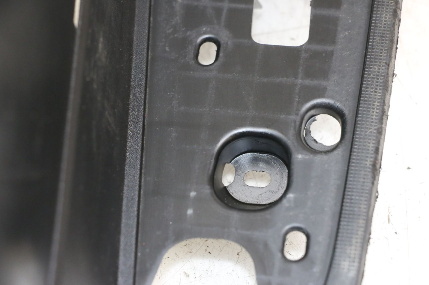 photo de ESTRIBO YAMAHA XMAX X-MAX 125 (2006 - 2009) - Detalle de la pieza