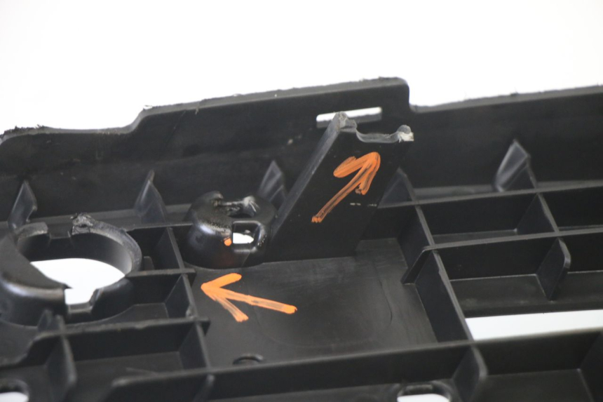 photo de ESTRIBO YAMAHA X-MAX XMAX 125 (2010 - 2013) - Estado de la superficie y material