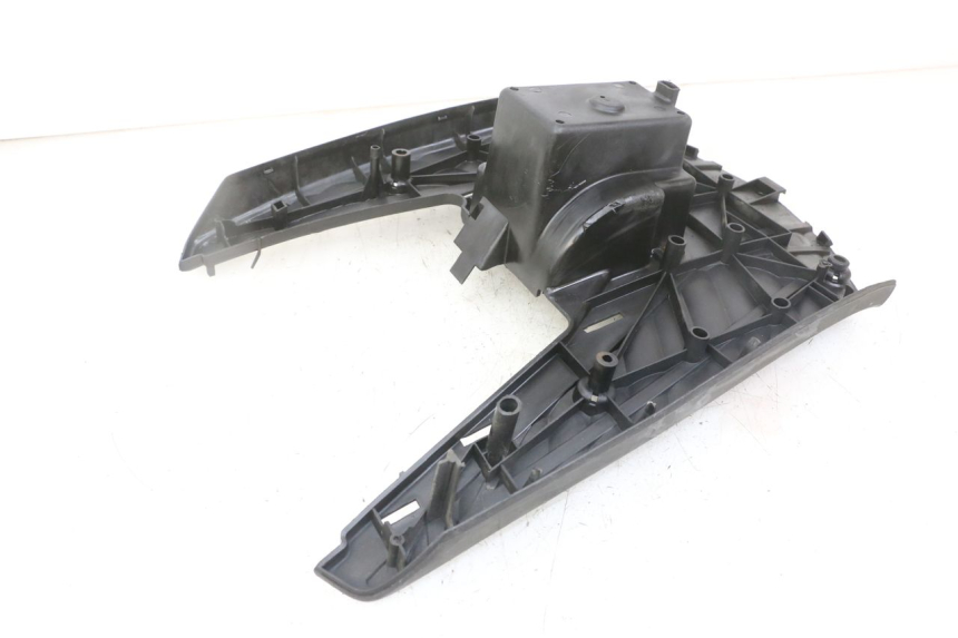 photo de TAPA REPOSAPIES YAMAHA BW'S NG NEXT GENERATION 50 (1996 - 2003) - Primer plano técnico