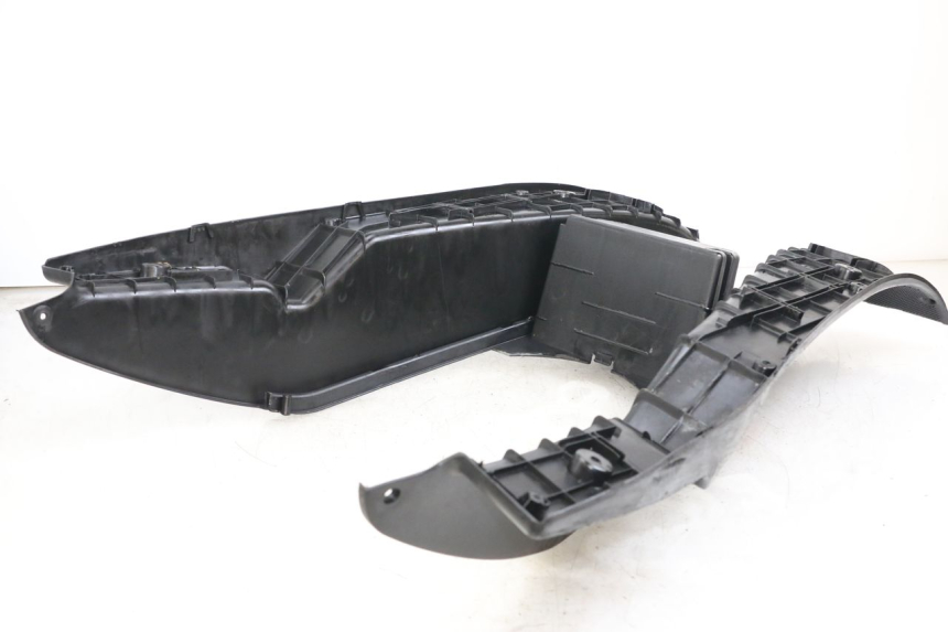 photo de TAPA REPOSAPIES YAMAHA YP MAJESTY 125 (2002 - 2006) - Detalle de la pieza