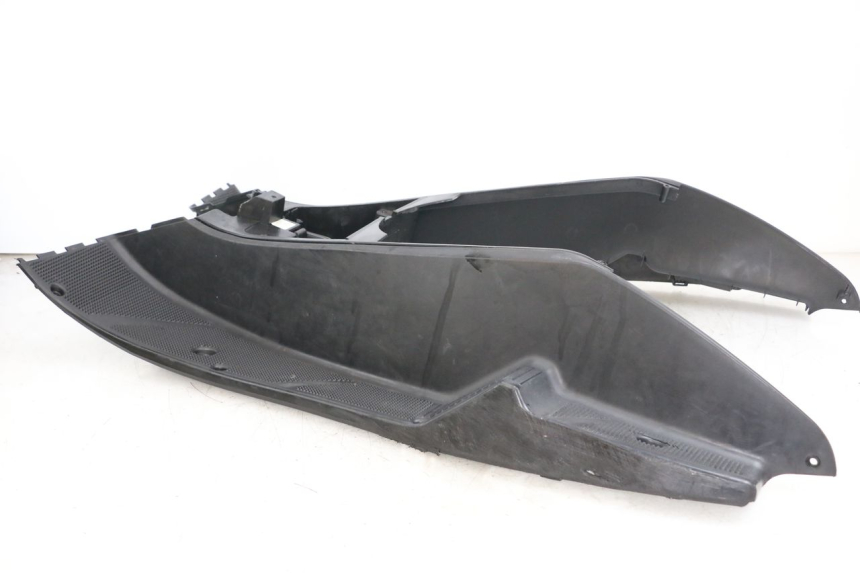 photo de TAPA REPOSAPIES YAMAHA YP MAJESTY 125 (2002 - 2006) - Características distintivas