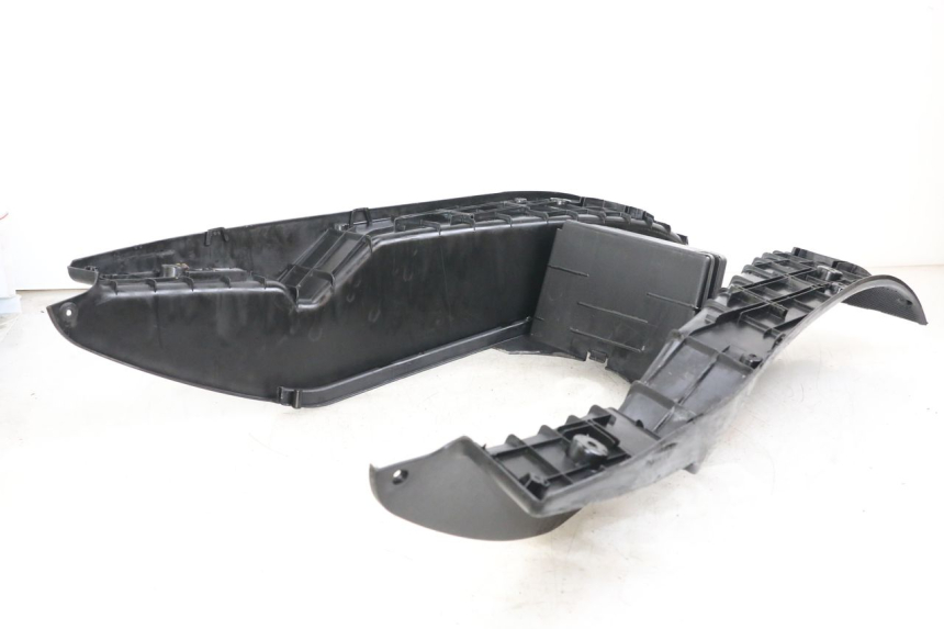 photo de TAPA REPOSAPIES YAMAHA YP MAJESTY 125 (2002 - 2006) - Zoom estado de uso