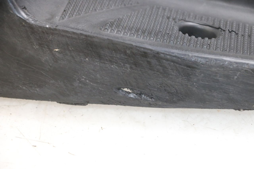 photo de TAPA REPOSAPIES YAMAHA YP MAJESTY 125 (2002 - 2006) - Marcados y referencias originales