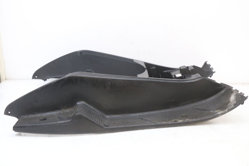 photo de TAPA REPOSAPIES YAMAHA YP MAJESTY 125 (2002 - 2006) - Zoom estado de uso