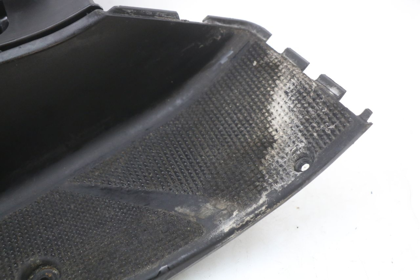 photo de TAPA REPOSAPIES YAMAHA YP MAJESTY 125 (2002 - 2006) - Otra perspectiva