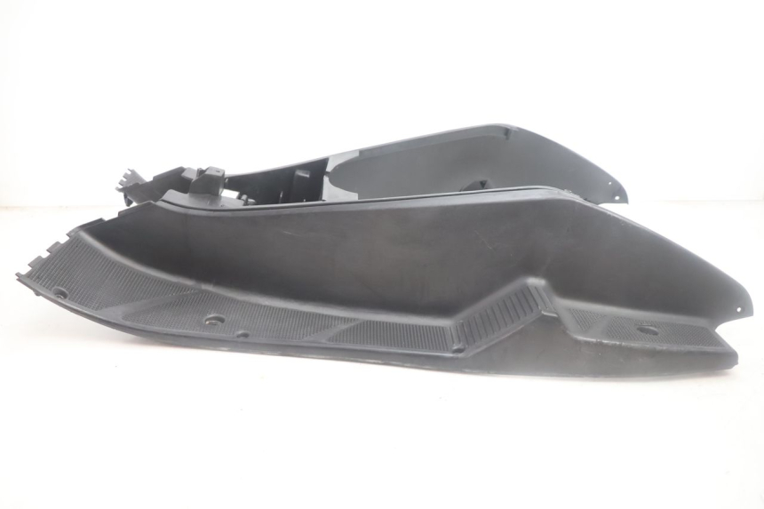 photo de TAPA REPOSAPIES YAMAHA YP MAJESTY 125 (2007 - 2010) - Otra perspectiva