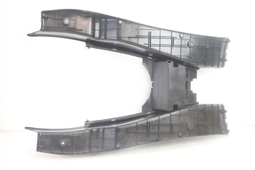 photo de TAPA REPOSAPIES YAMAHA YP MAJESTY 125 (2007 - 2010) - Marcados y referencias originales