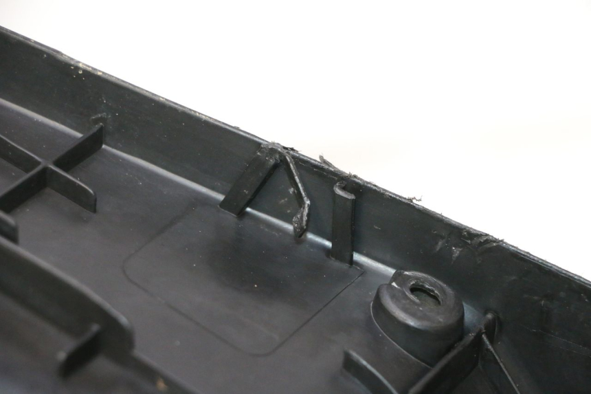 photo de TAPA REPOSAPIES YAMAHA YP MAJESTY 125 (2002 - 2006) - Detalle de la pieza