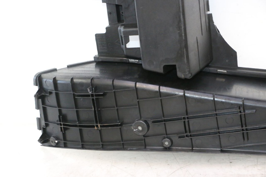 photo de TAPA REPOSAPIES YAMAHA YP MAJESTY 125 (2002 - 2006) - Características distintivas