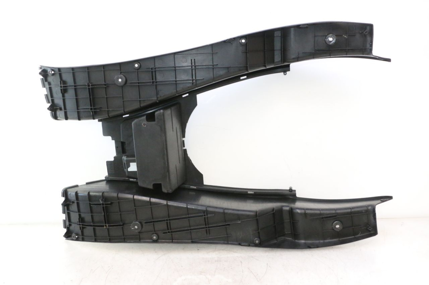 photo de TAPA REPOSAPIES YAMAHA YP MAJESTY 125 (2002 - 2006) - Foto de producto adicional