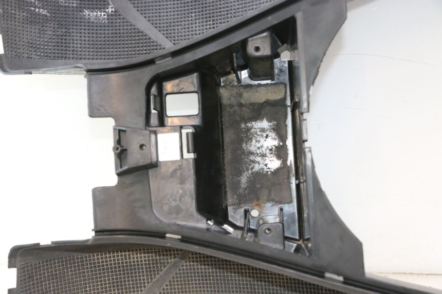 photo de TAPA REPOSAPIES YAMAHA YP MAJESTY 125 (2002 - 2006) - Inspección visual detallada