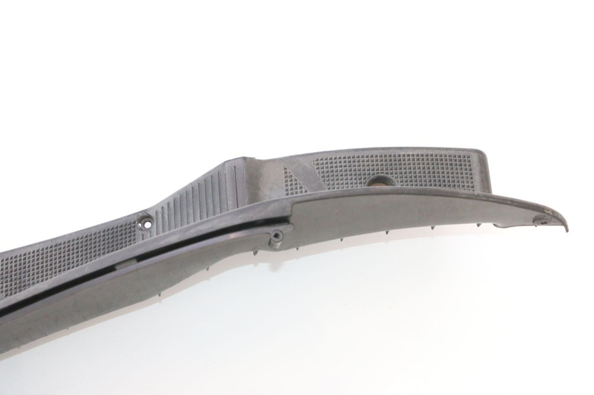 photo de TAPA REPOSAPIES YAMAHA YP MAJESTY 125 (2002 - 2006) - Enfoque en la estructura
