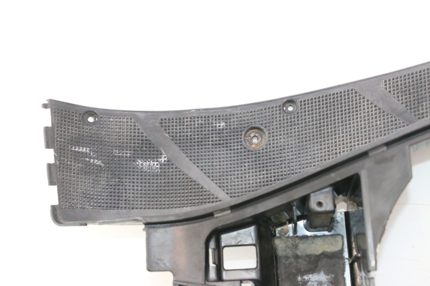 photo de TAPA REPOSAPIES YAMAHA YP MAJESTY 125 (2002 - 2006) - Perfil de la pieza de repuesto