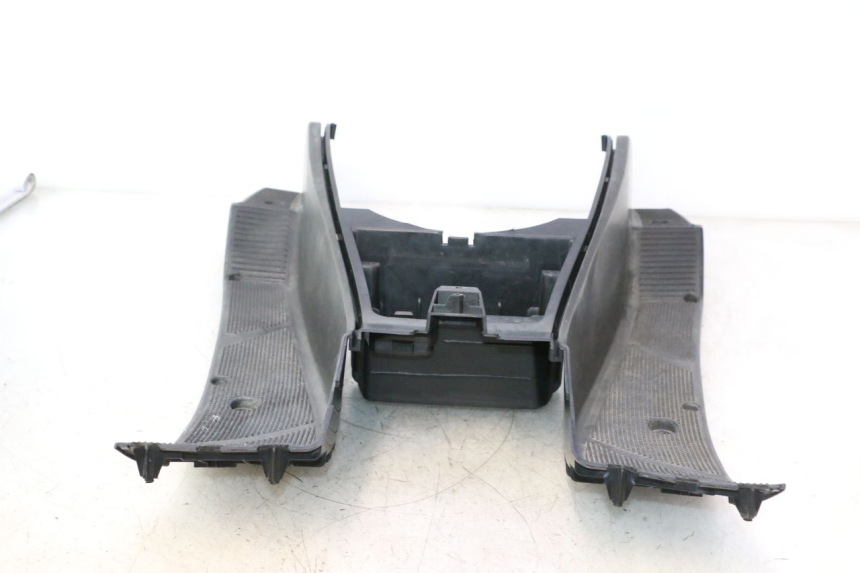photo de TAPA REPOSAPIES YAMAHA YP MAJESTY 125 (2002 - 2006) - Zoom estado de uso