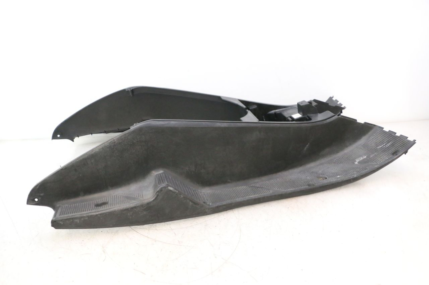 photo de TAPA REPOSAPIES YAMAHA YP MAJESTY 125 (2002 - 2006) - Otra perspectiva