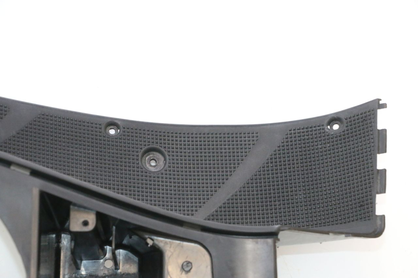 photo de TAPA REPOSAPIES YAMAHA YP MAJESTY 125 (2002 - 2006) - Detalle de la pieza