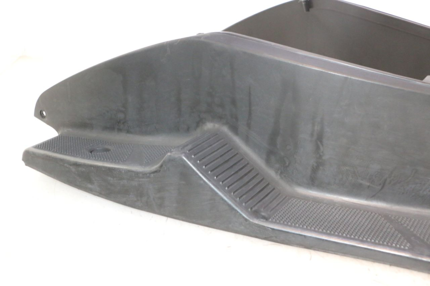 photo de TAPA REPOSAPIES YAMAHA YP MAJESTY 125 (2002 - 2006) - Otra vista del artículo
