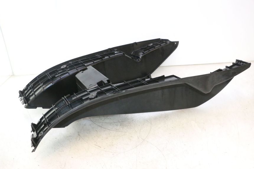 photo de TAPA REPOSAPIES YAMAHA YP MAJESTY 125 (2002 - 2006) - Perfil de la pieza de repuesto