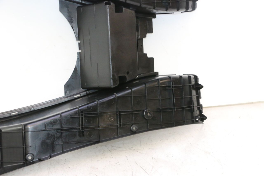 photo de TAPA REPOSAPIES YAMAHA YP MAJESTY 125 (2002 - 2006) - Recambio usado revisado