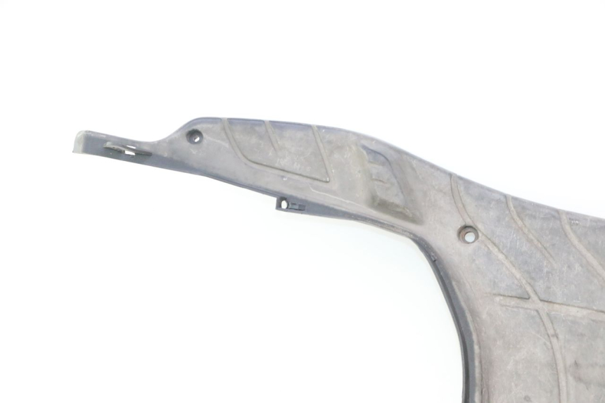 photo de TAPA REPOSAPIES PIAGGIO ZIP 4T 50 (2006 - 2017) - Enfoque en la estructura