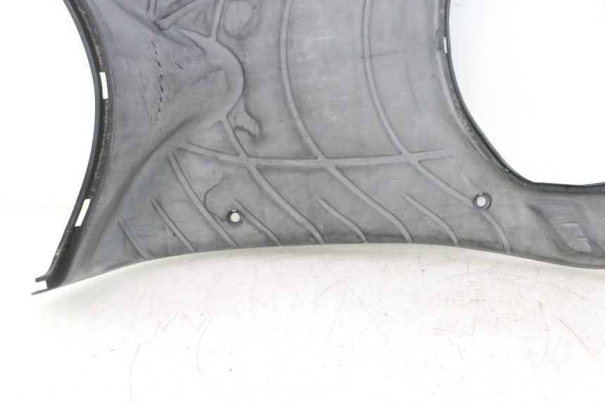 photo de TAPA REPOSAPIES PIAGGIO ZIP IGET 4T 50 (2021 - 2023) - Zoom sobre los componentes