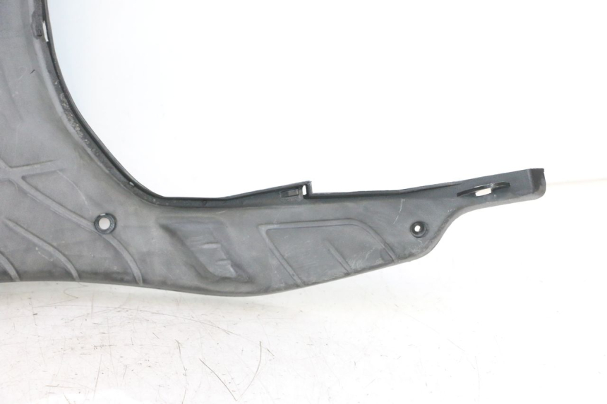 photo de TAPA REPOSAPIES PIAGGIO ZIP IGET 4T 50 (2021 - 2023) - Primer plano de alta resolución