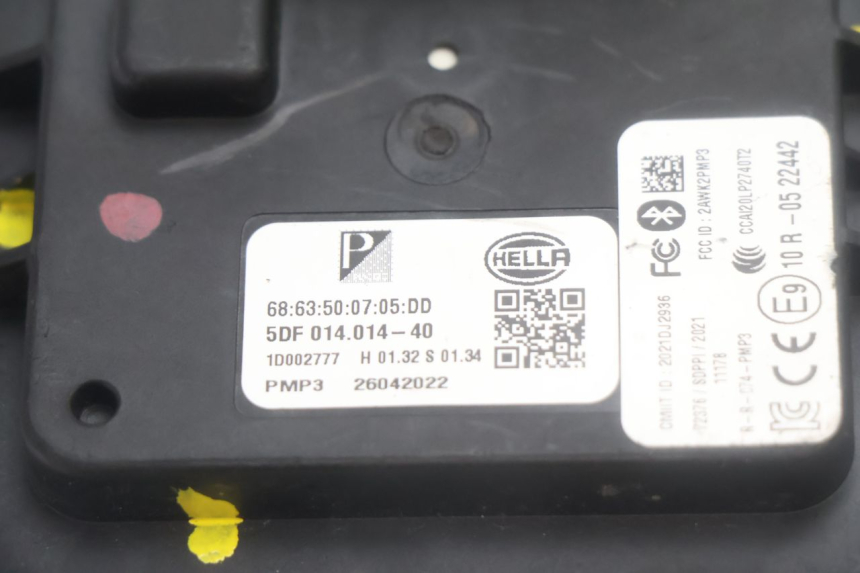 photo de MÓDULO DE INTERFAZ PIAGGIO MP3 HPE 530 (2022 - 2026) - Primer plano técnico