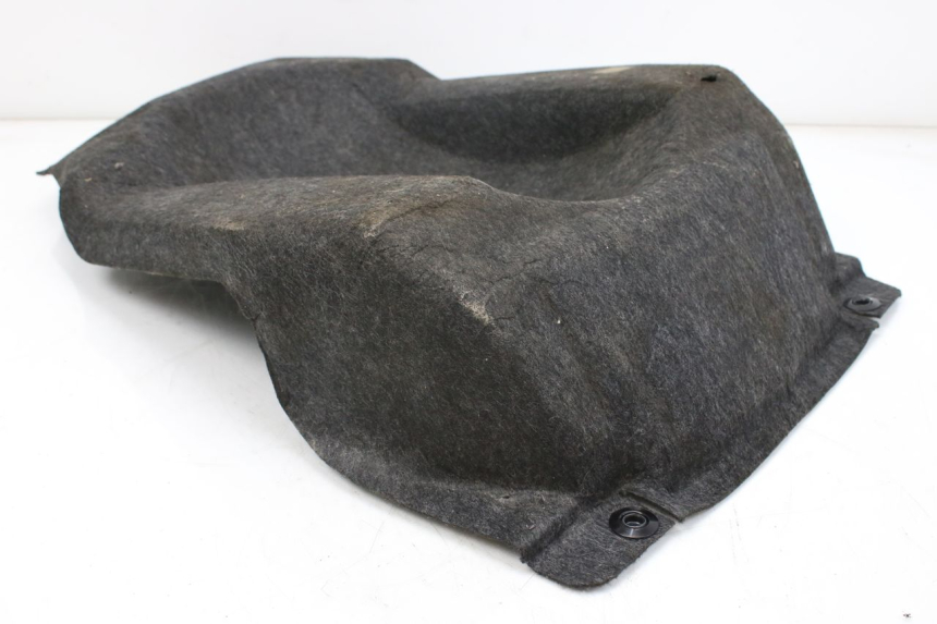 photo de MOQUETA BAÚL SUZUKI AN BURGMAN 400 (2006 - 2010) - Detalle de la pieza