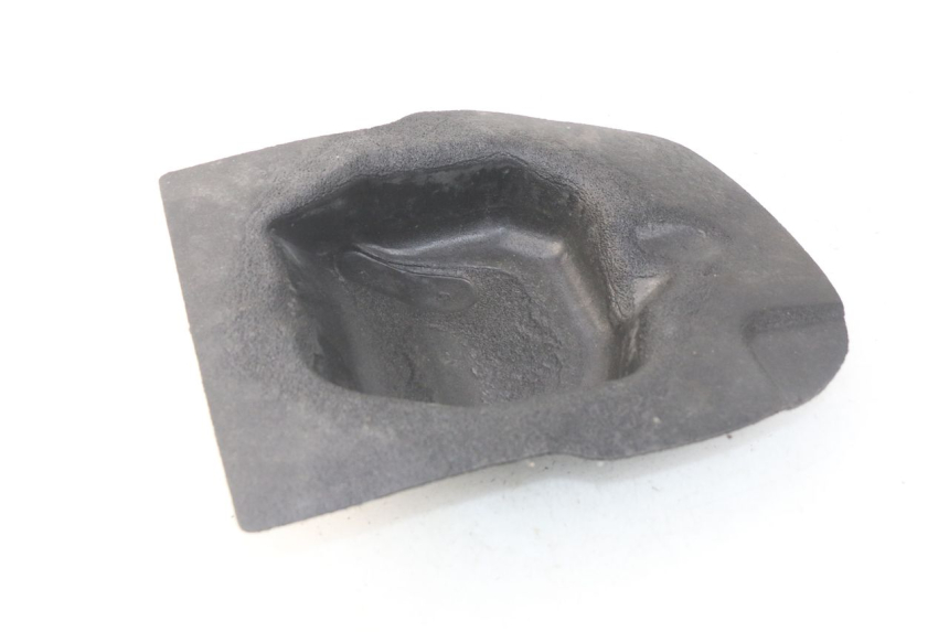 photo de COFRE ALFOMBRA SYM MIO 100 (2006 - 2017) - Detalle de la pieza