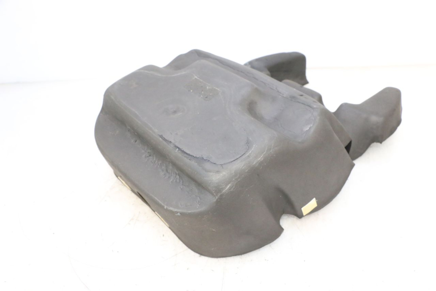 photo de COFRE ALFOMBRA PEUGEOT SATELIS COMPRESSOR K15 125 (2006 - 2009) - Primer plano técnico