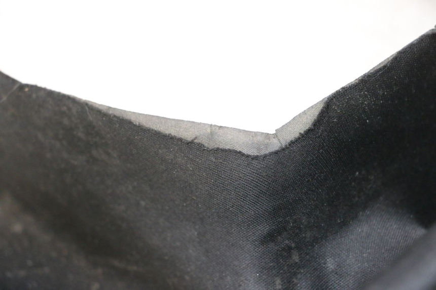 photo de COFRE ALFOMBRA PEUGEOT SATELIS COMPRESSOR K15 125 (2006 - 2009) - Detalles de los puntos de fijación