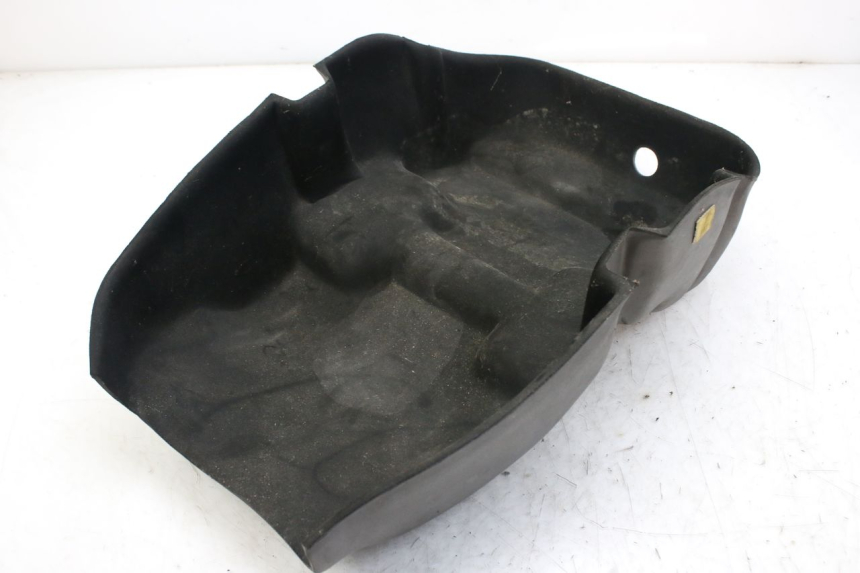 photo de MOQUETA BAÚL PEUGEOT SATELIS 125 (2010 - 2012) - Detalles de los puntos de fijación