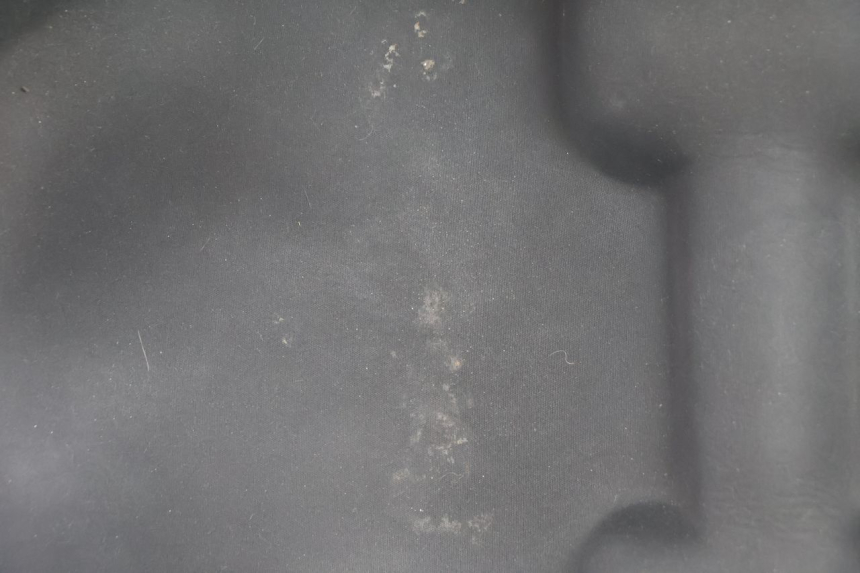 photo de COFRE ALFOMBRA PEUGEOT SATELIS 125 (2006 - 2009) - Detalle de la pieza