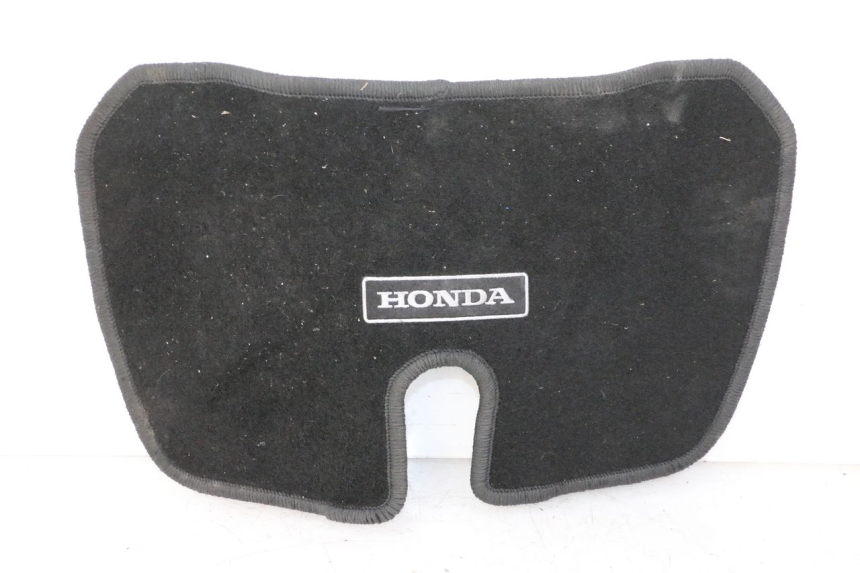 photo de COFRE ALFOMBRA HONDA ST PAN EUROPEAN 1300 (2002 - 2013) - Detalles de los puntos de fijación