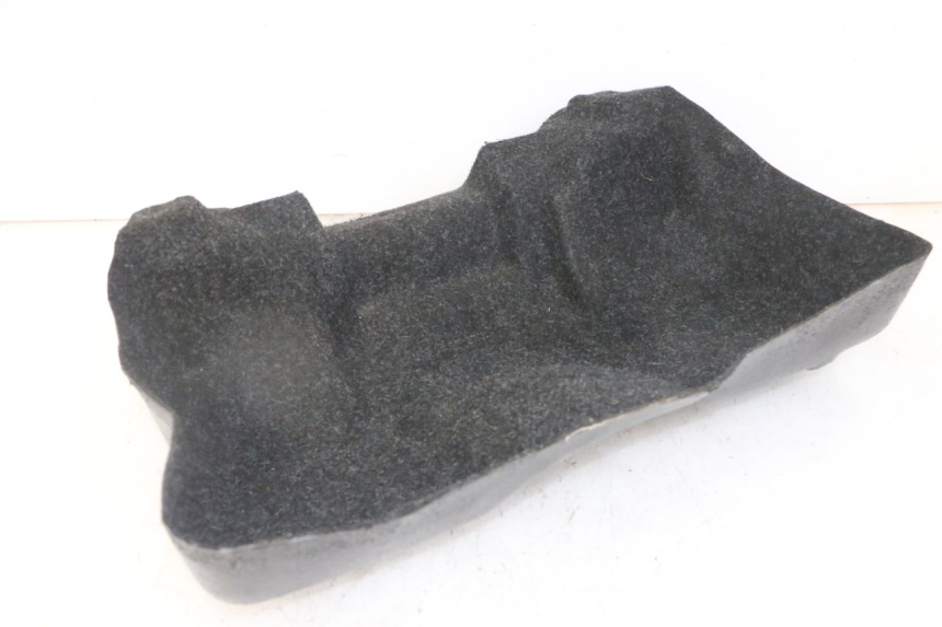 photo de COFRE ALFOMBRA PIAGGIO SUPER LX 125 (2000 - 2003) - Detalles de los puntos de fijación