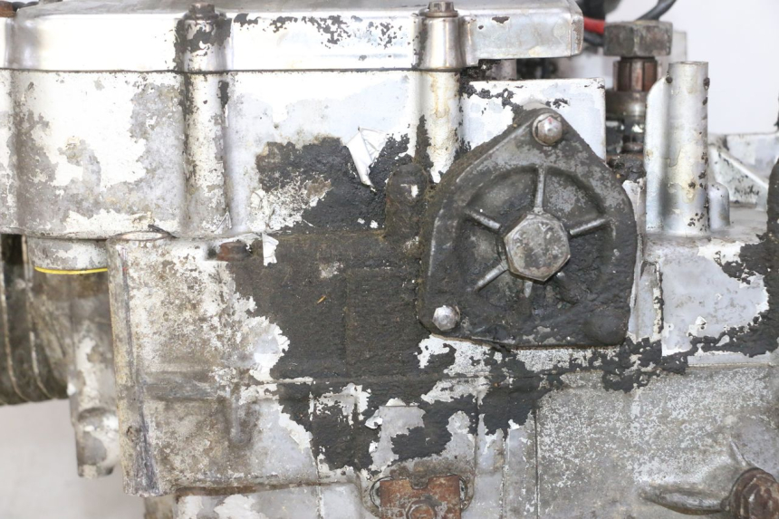 photo de MOTOR HYOSUNG GV AQUILA 125 (2000 - 2009) - Otra perspectiva