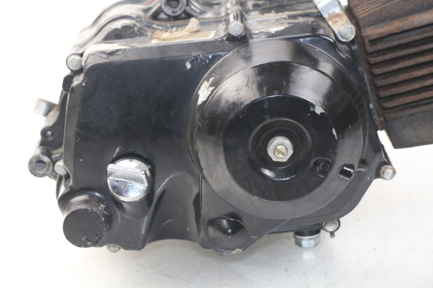 photo de MOTOR CHINESE QUAD ATV ENFANT 125 - Detalles de los puntos de fijación