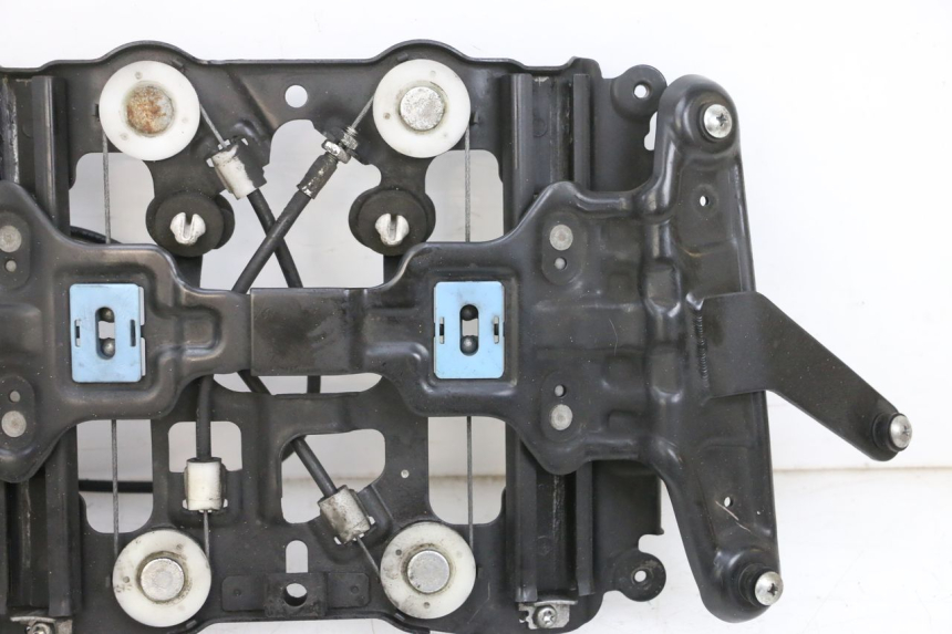 photo de BURBUJA MOTOR SUZUKI BURGMAN 650 (2013 - 2020) - Zoom sobre los componentes