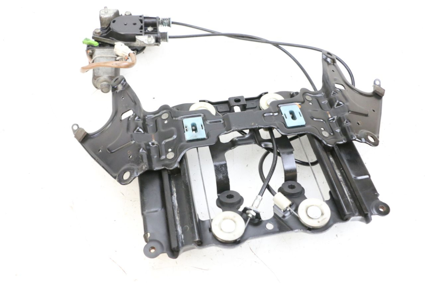 photo de BURBUJA MOTOR SUZUKI BURGMAN EXECUTIVE ABS 650 (2006 - 2012) - Zoom sobre los componentes