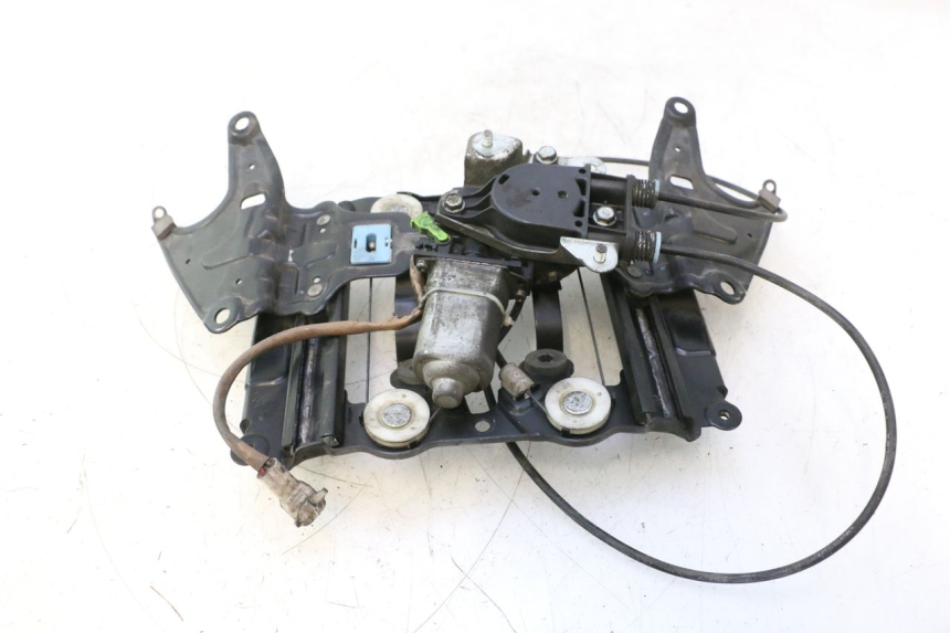 photo de BURBUJA MOTOR SUZUKI BURGMAN EXECUTIVE ABS 650 (2006 - 2012) - Detalle de la pieza