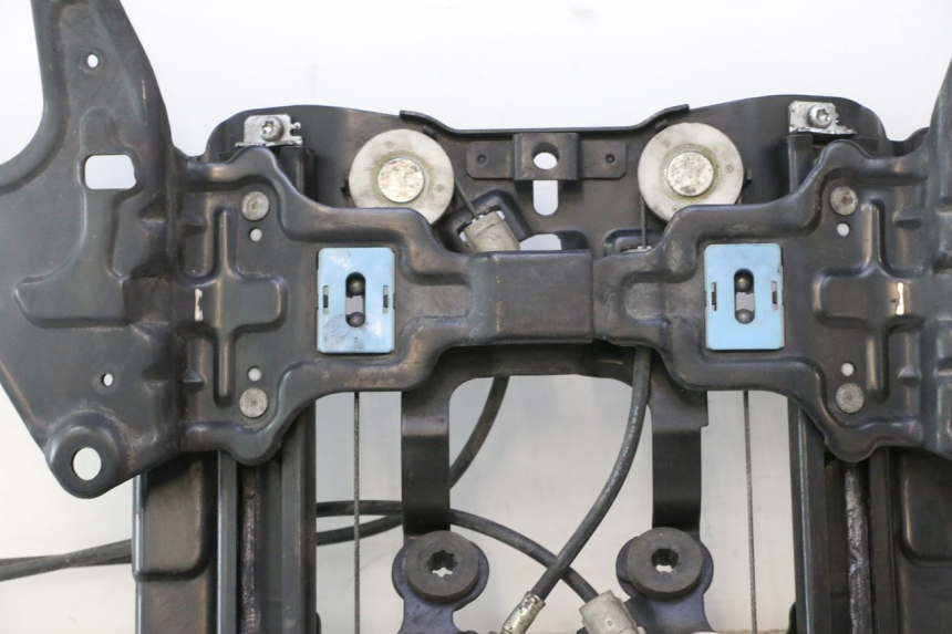 photo de BURBUJA MOTOR SUZUKI BURGMAN EXECUTIVE ABS 650 (2006 - 2012) - Zoom sobre los componentes